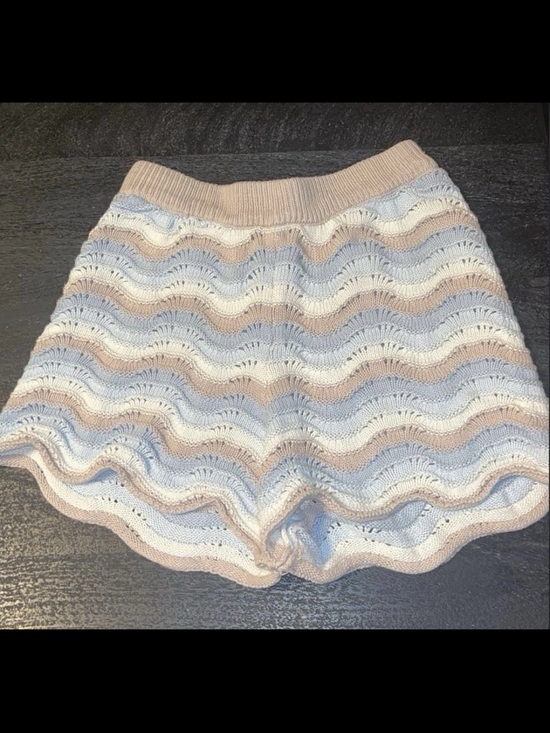 Boutique 9 Pants - Boutique 9 Scallop-Edge Knit Shorts in Blue, Cream & Tan